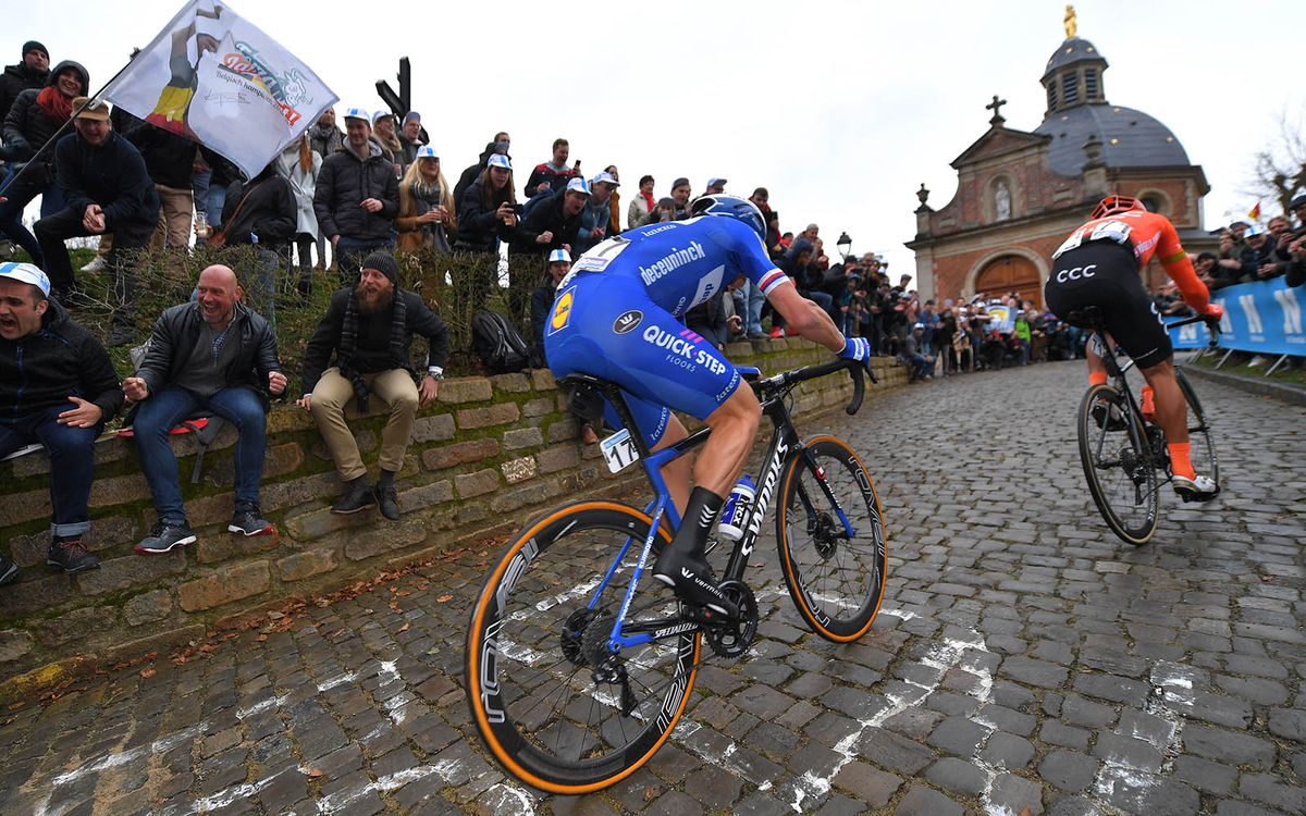 Stybar chases Greg Van Avermaet up the Muur