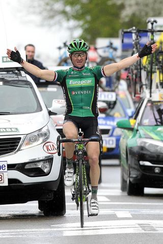 Thomas Voeckler (Europcar) wins in his typical fashion