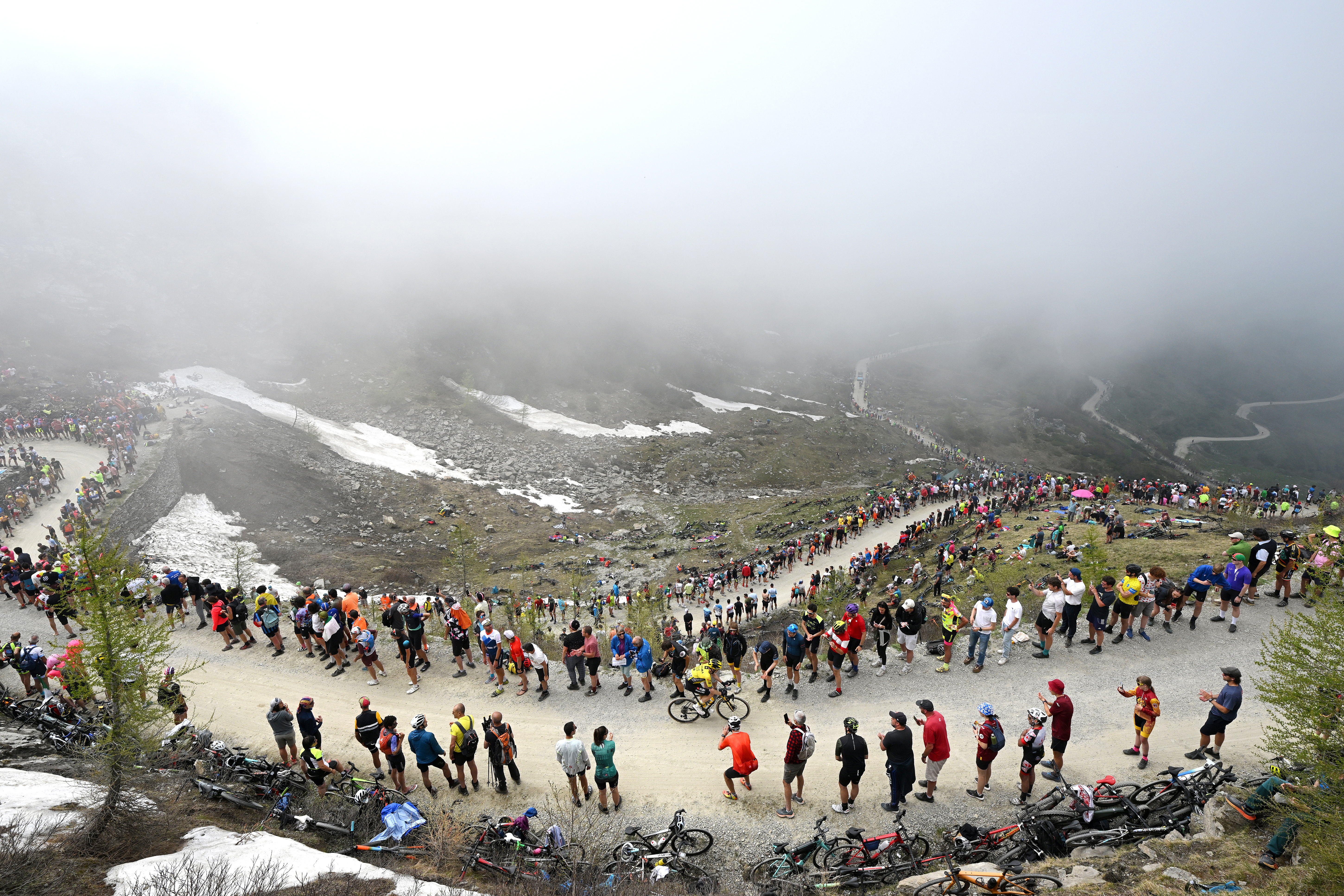 Simon Yates climbs the Colle delle Finestre at the 2025 Giro d&#039;Italia