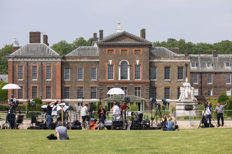 Princess Diana Statue Unveiled At Kensington Palace—see The First 