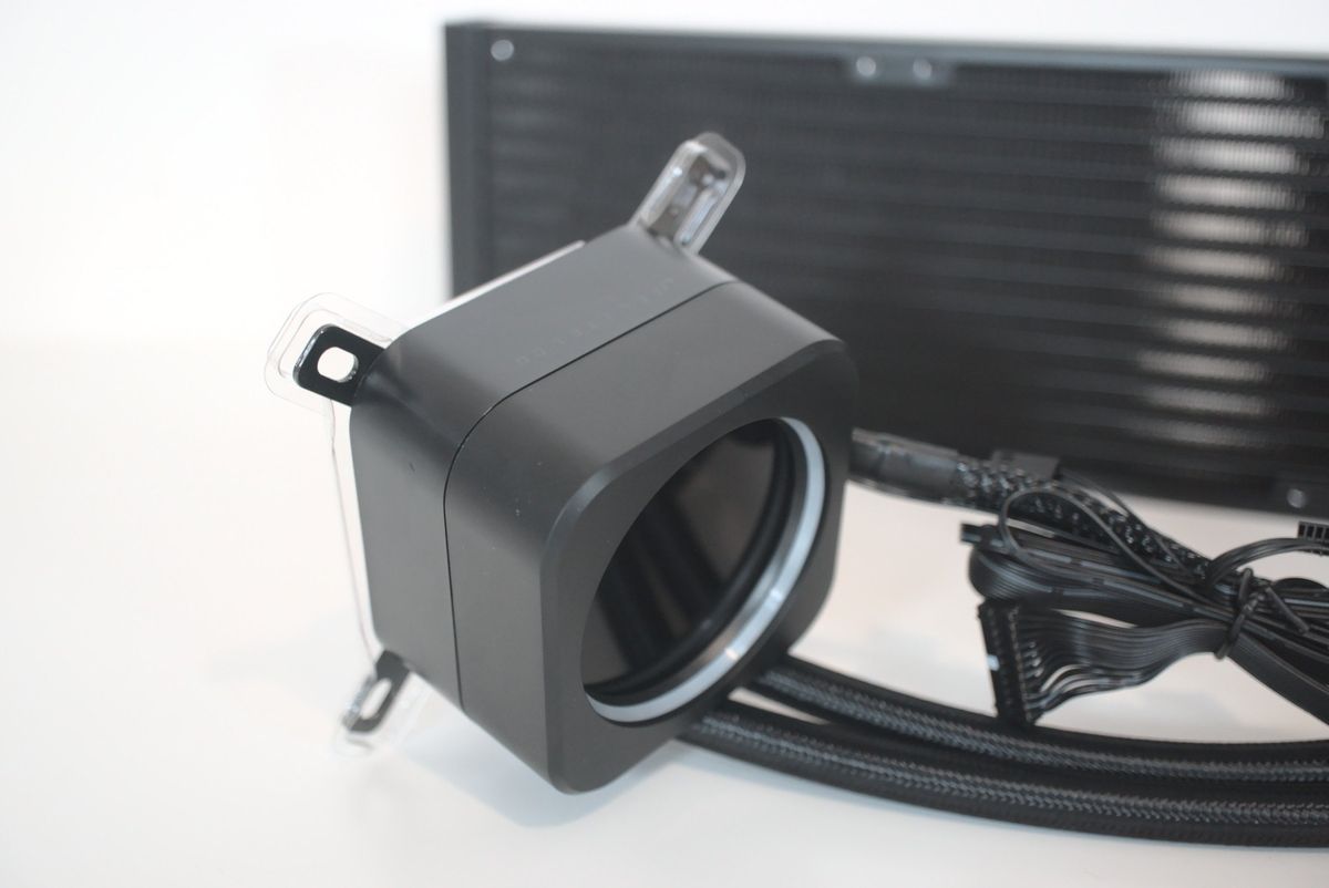 Corsair H150i Elite LCD