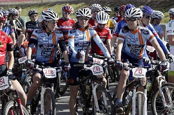 The pro women&rsquo;s field getting ready to launch into the mud