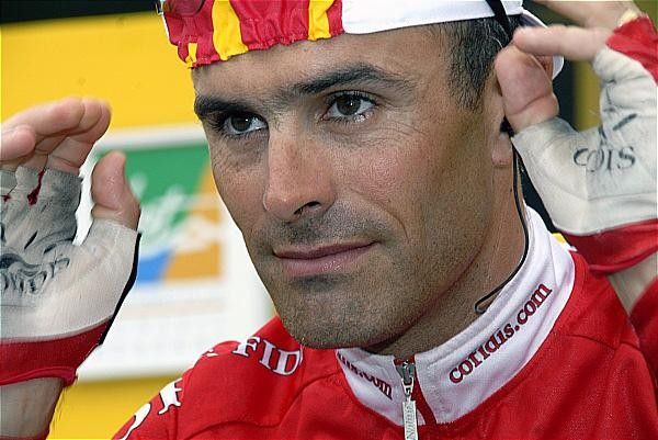 St&eacute;phane Aug&eacute; (Cofidis) gets ready for the wet battle.