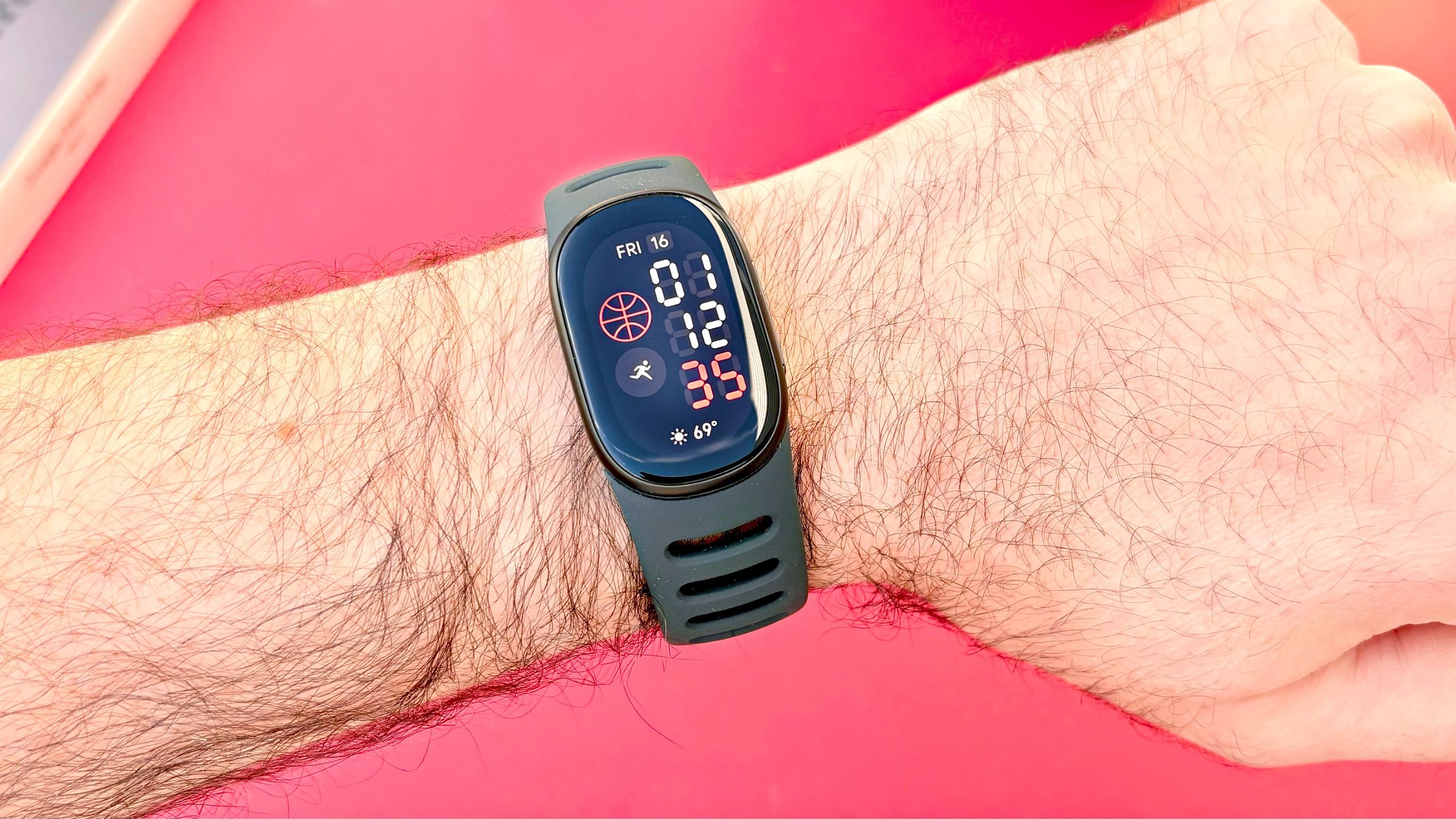 Fitbit Edge review: Just the right amount of fitness tracker for most people