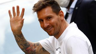 Lione Messi arrives at the Royal Monceau hotel in Paris on Aug. 10, 2021.