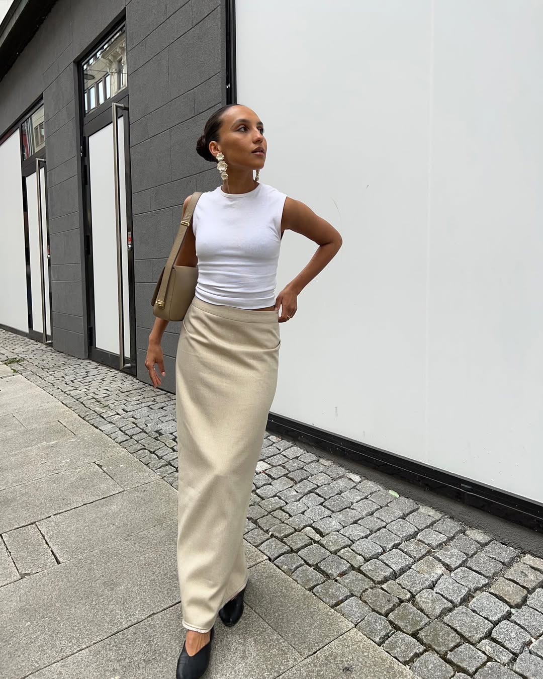 Woman wearing fall maxi pencil skirt.