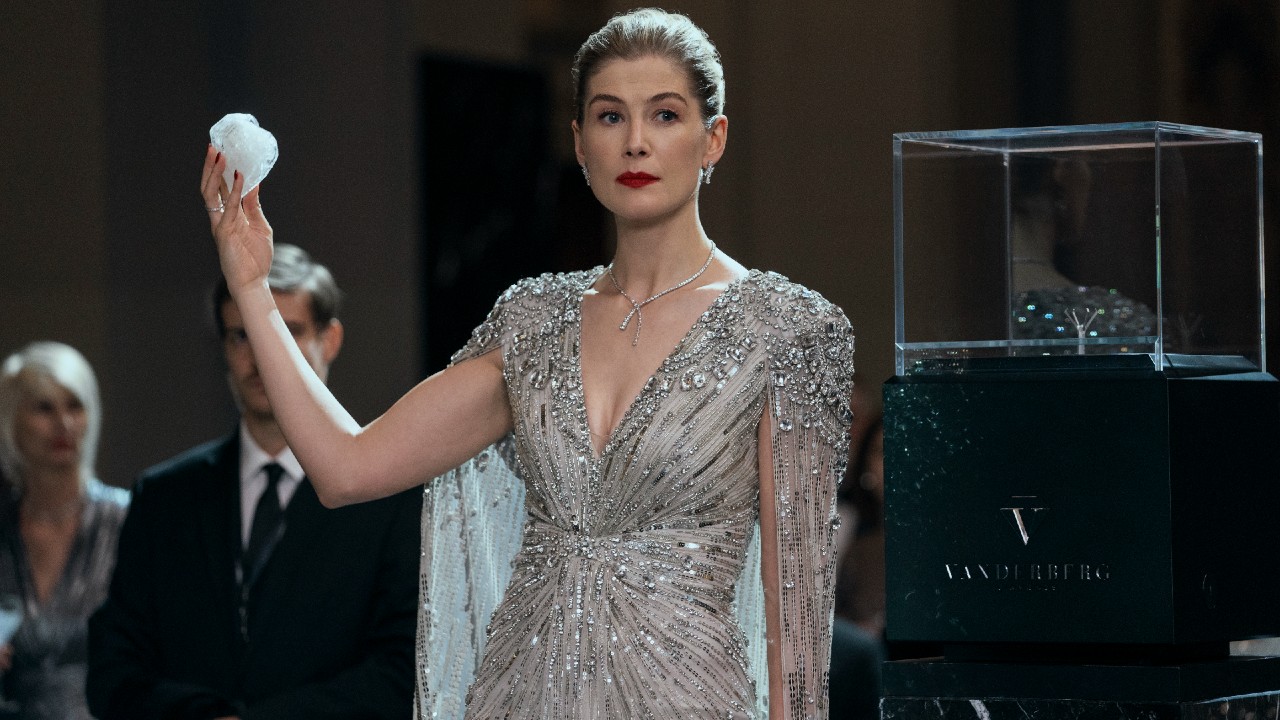 Rosamund Pike holding up a diamond with her left hand in Now You See Me: Now You Don&#039;t.