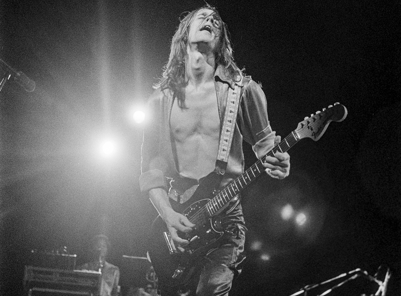 Todd Rundgren performs on stage with Utopia in The Hague, Netherlands, 12th October 1975. (Photo by Gijsbert Hanekroot/Redferns)