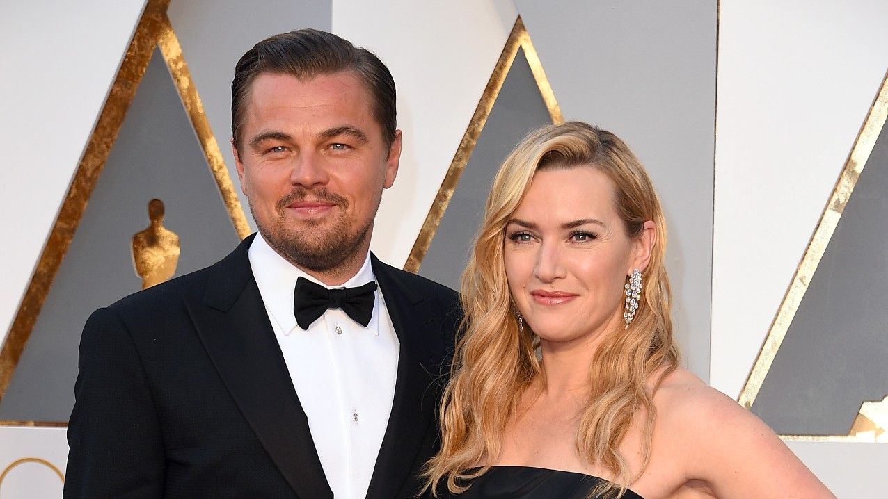 Kate Winslet and Leonardo DiCaprio attend the 88th Annual Academy Awards