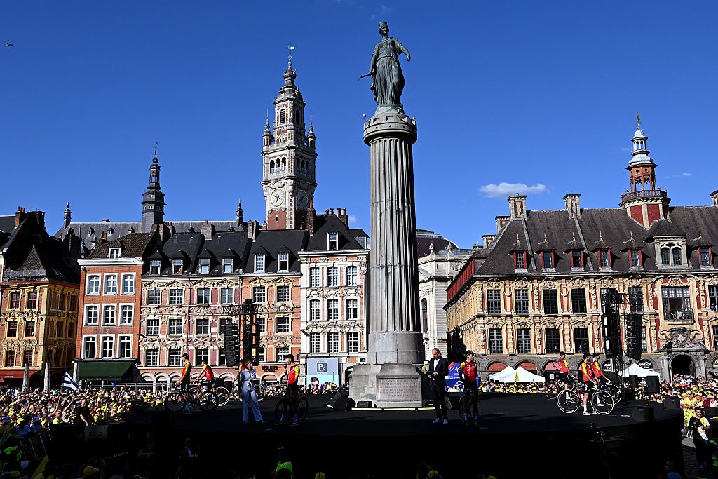 Place du G&eacute;n&eacute;ral de Gaulle and Column of the Goddess statue in Lille for the Tour de France Teams Presentation