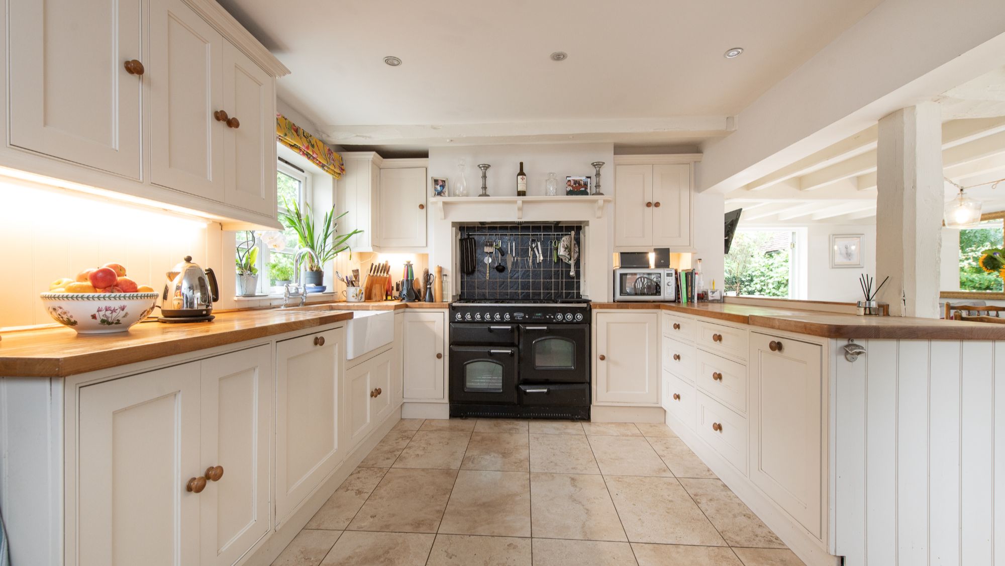 Huntsmans-Cottage-Stratford-Knight-Frank-800000-19.jpg