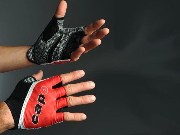 The Capo Atlas summer glove is the perfect finishing touch if you already have the rest of the matching kit but they're rather expensive for what you get in return.