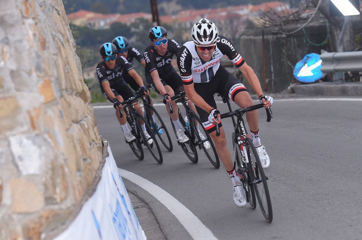 Tom Dumoulin (Team Sunweb) on the attack