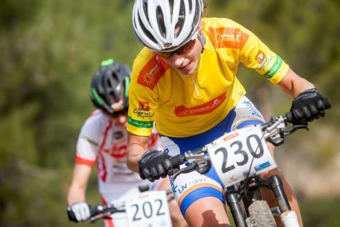 Marianne Vos leads Katrin Leumann