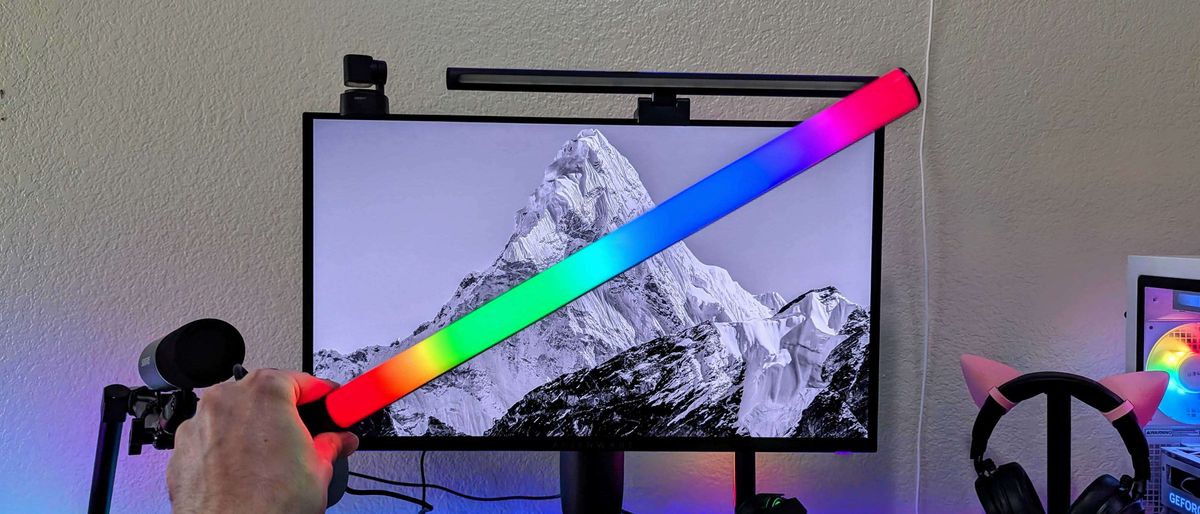 Image of the Razer Aether Standing Light Bars.