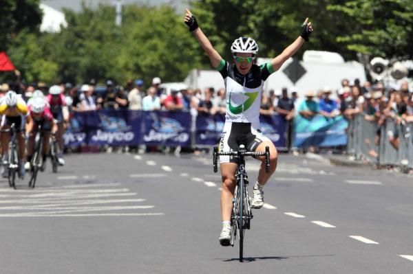 Amanda Spratt (GreenEDGE) took the victory in Williamstown after a solo effort