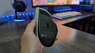 Image of the Alienware Wireless Gaming Mouse (AW620M).