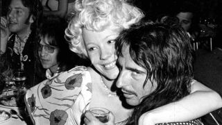 Pamela Des Barres of the GTOs sitting on Alice Cooper’s knee in 1971