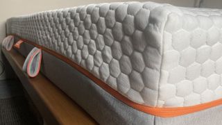 Lola Cool Hybrid mattress, close up