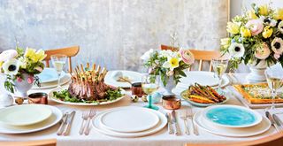 sophisticated Easter table decorations with seasonal flowers