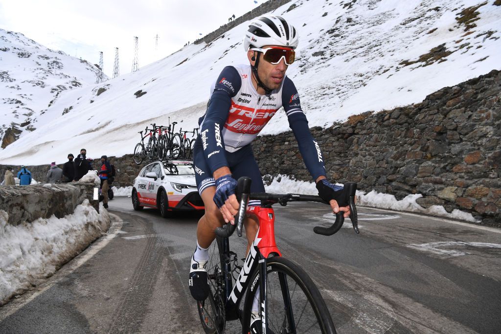 LAGHI DI CANCANO ITALY OCTOBER 22 Vincenzo Nibali of Italy and Team Trek-Segafredo Passo dello Stelvio Stilfserjoch 2758m Snow during the 103rd Giro dItalia 2020 Stage 18 a 207km stage from Pinzolo to Laghi di Cancano Parco Nazionale dello Stelvio 1945m girodiitalia Giro on October 22 2020 in Laghi di Cancano Italy Photo by Tim de WaeleGetty Images