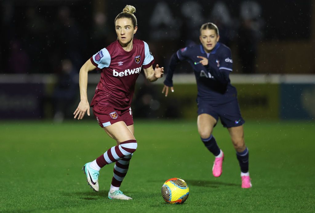 Kristie Mewis of West Ham United runs with the ball during the Barclays Women´s Super League match between West Ham United and Tottenham Hotspur at Chigwell Construction Stadium on January 21, 2024 in Dagenham, England.