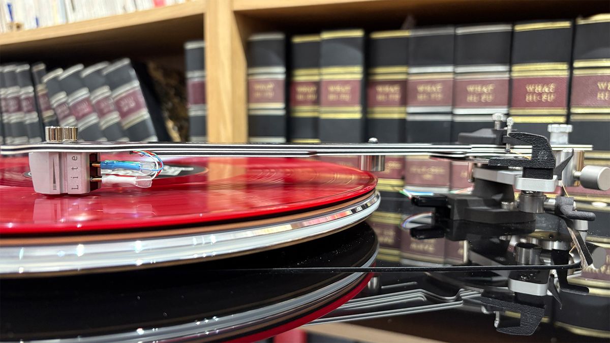Vertere DG-X turntable