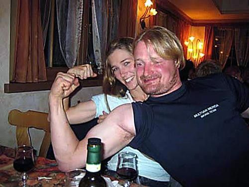 Fleexxxx those muscles! Niki has a flex shesh with Merida mechanic Marco