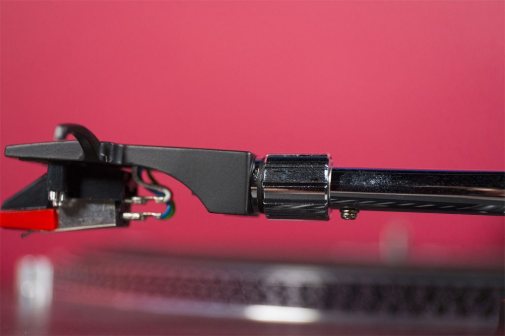You can replace or upgrade the TT250USB&rsquo;s headshell.