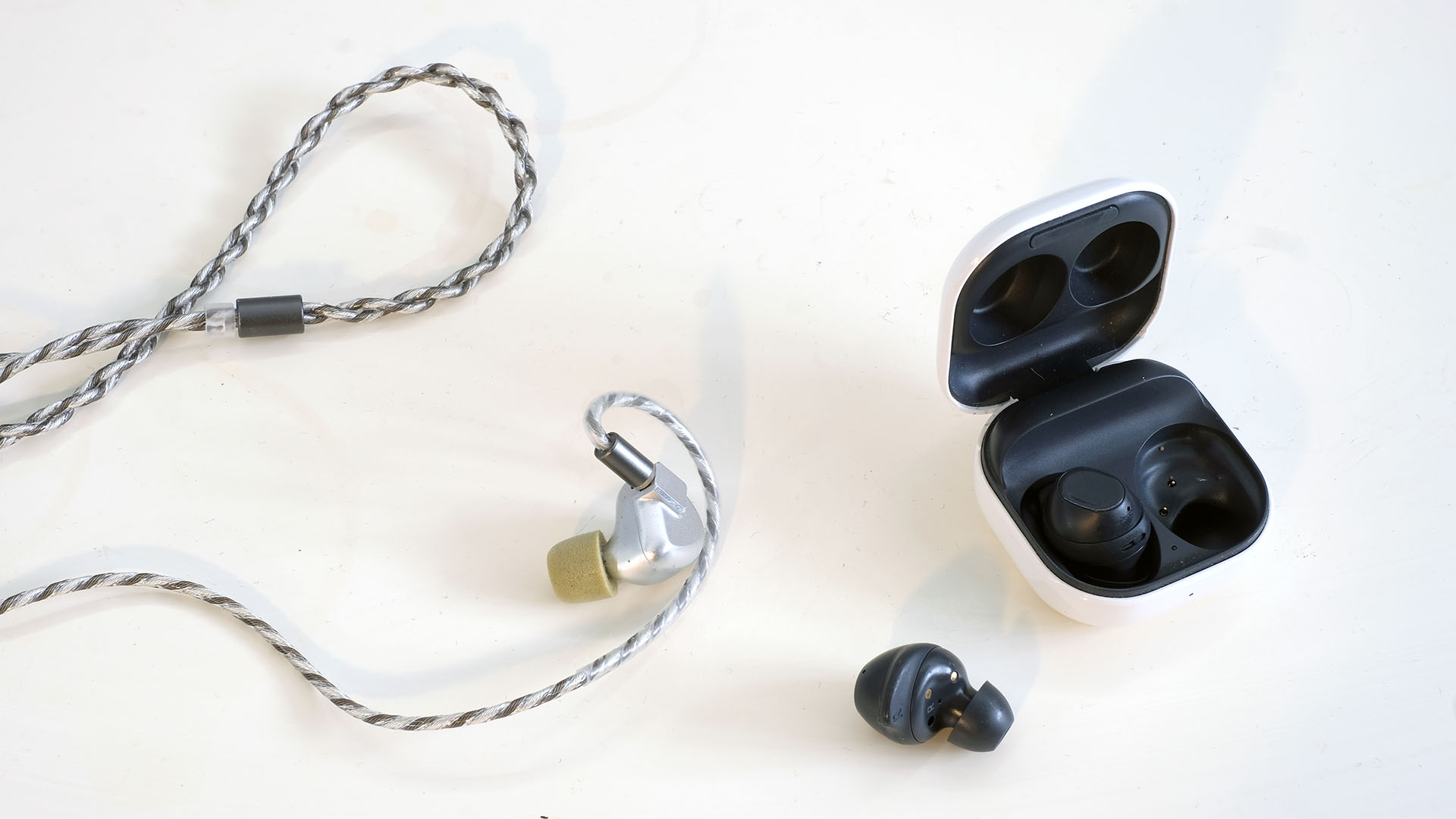 Letshuoer FE earbuds next to Letshuoer earbud