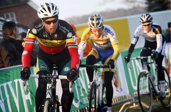 Sven Nys was in the hunt until breaking his pedal in the finale.