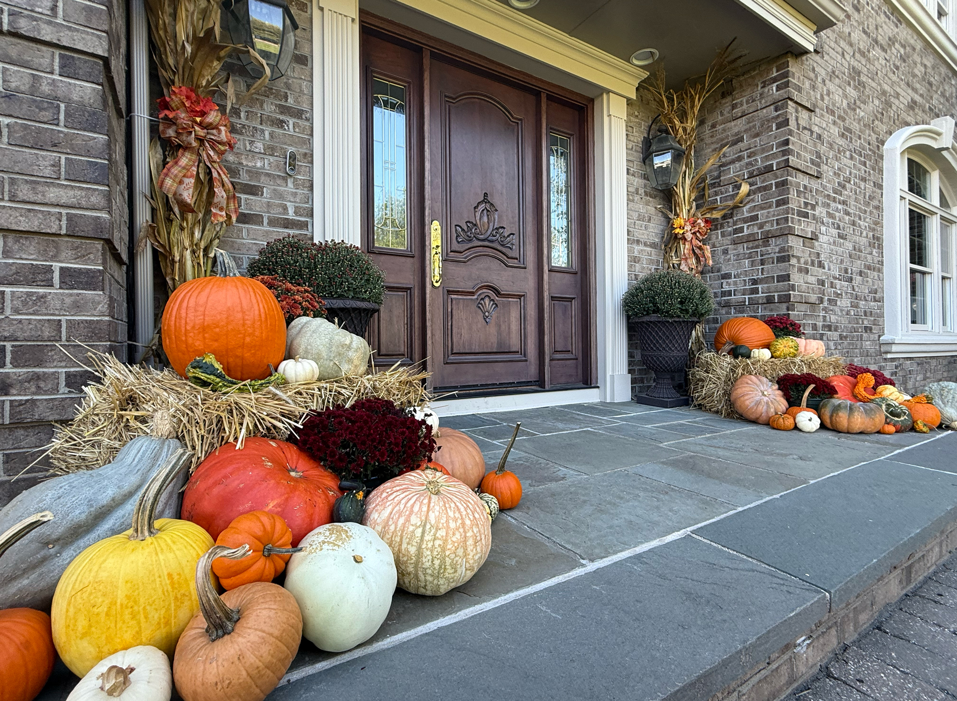 fall porch decor in situ