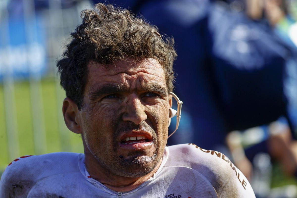 Paris Roubaix 2022 - 119th Edition - Compiegne - Roubaix 257.2 km - 17/04/2022 - Greg Van Avermaet (BEL - AG2R Citroen Team) - photo Luca Bettini/SprintCyclingAgency&Acirc;&copy;2022
