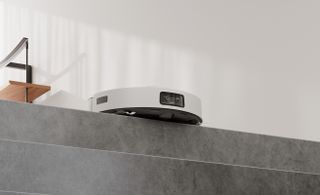 ecovacs deebot T10 Omni cleaning to the edge of the stairs