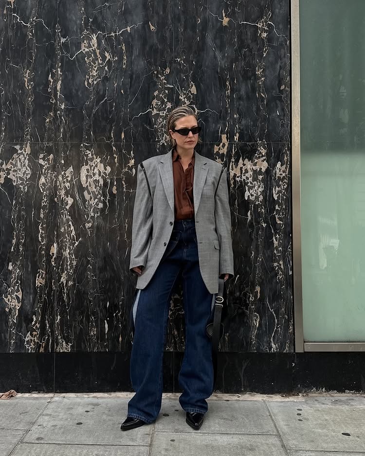 @alexisforeman wearing a dark indigo denim jeans outfit.