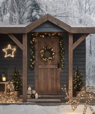 Wreath star and deer decorations