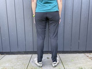Female cyclist wearing the TLD Lilium pants
