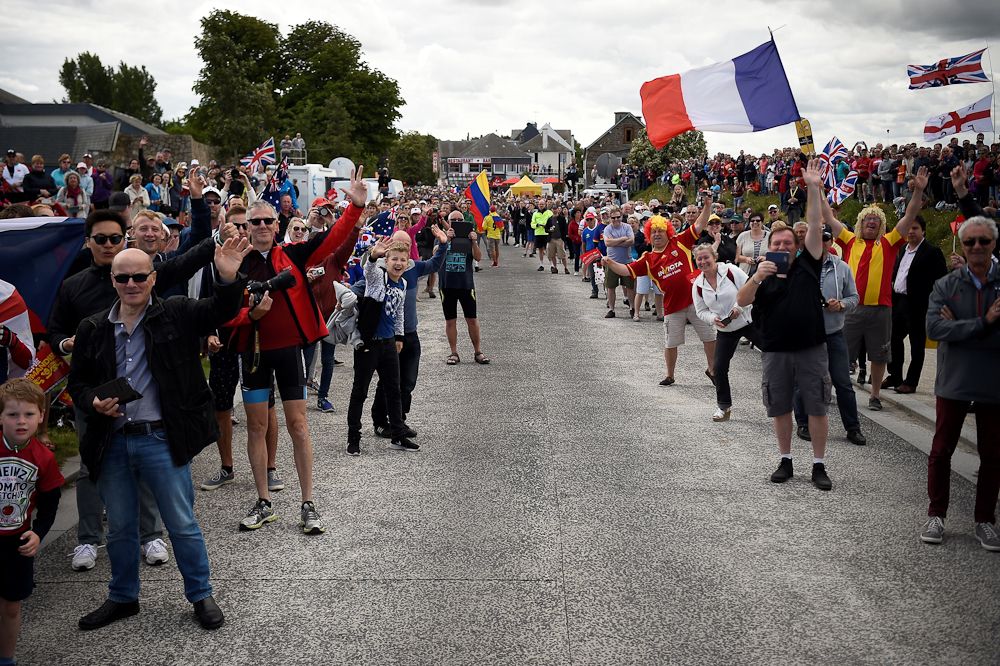 French fans await the peloton