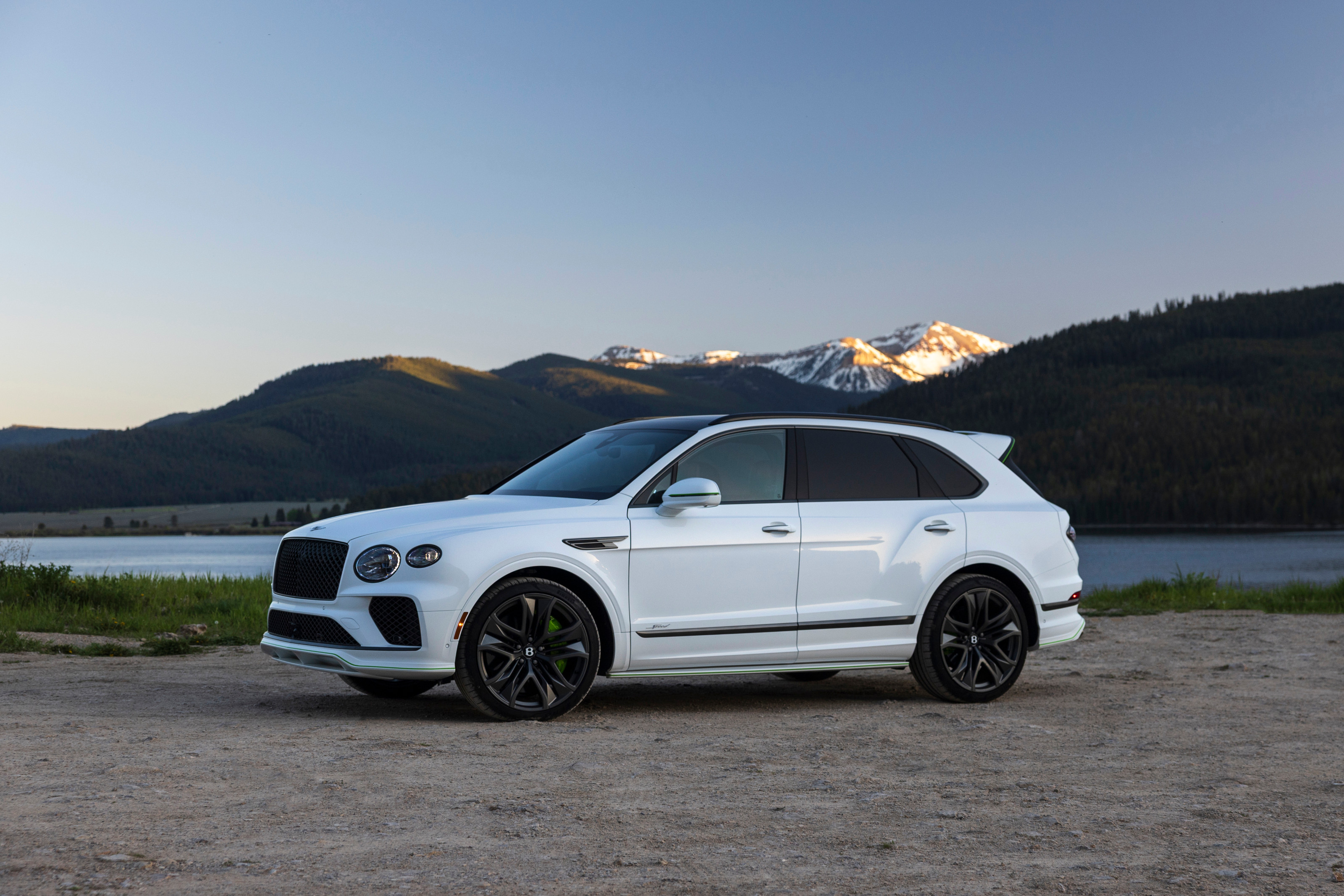 Bentley Bentayga Speed in Snow Quartz