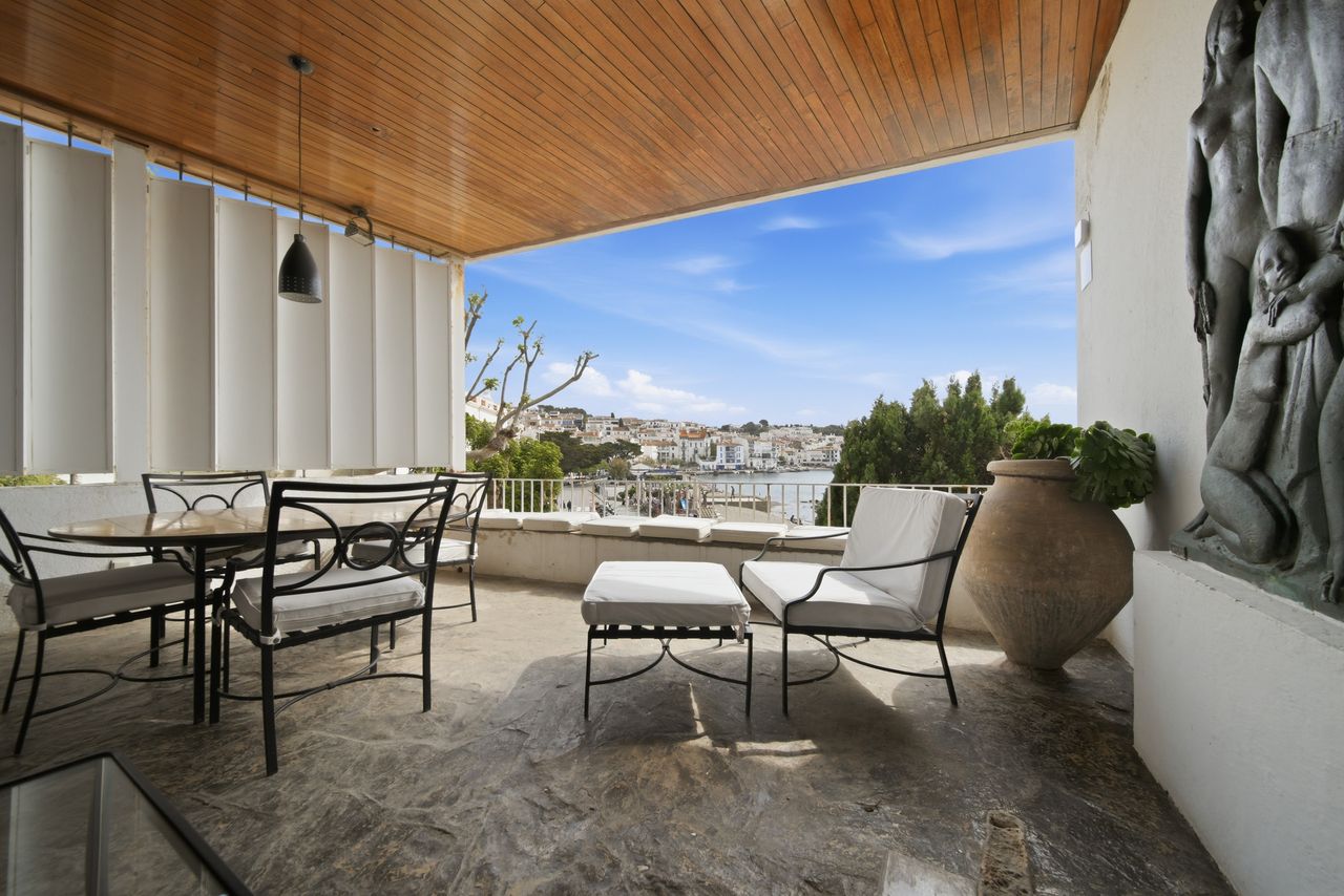 Details of the house's covered outdoor spaces