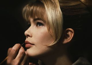 makeup - claudia schiffer