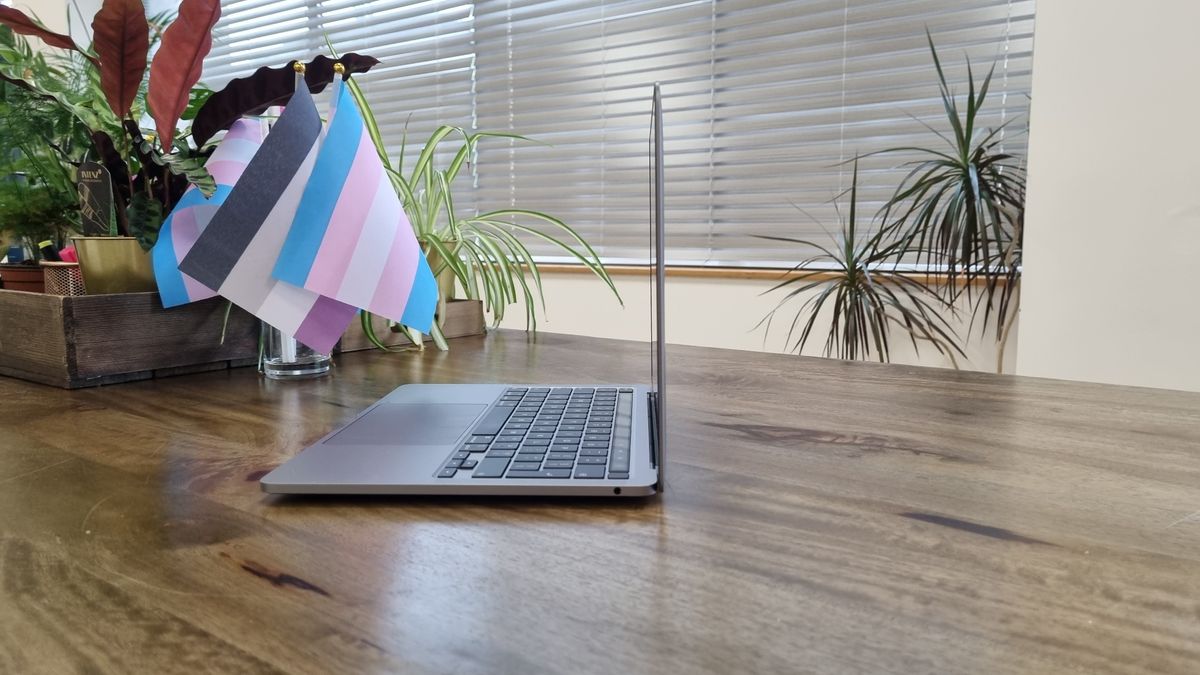 MacBook Pro 13-inch (M2, 2022)