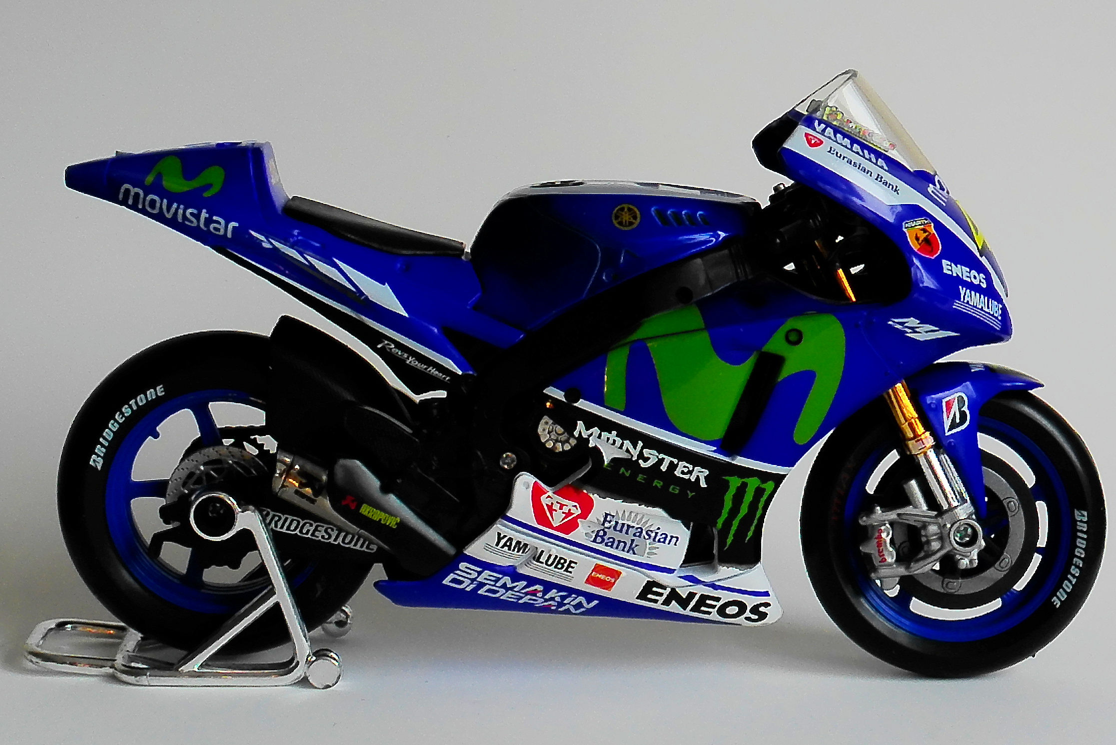 Yashica City 300 example shot, image noise