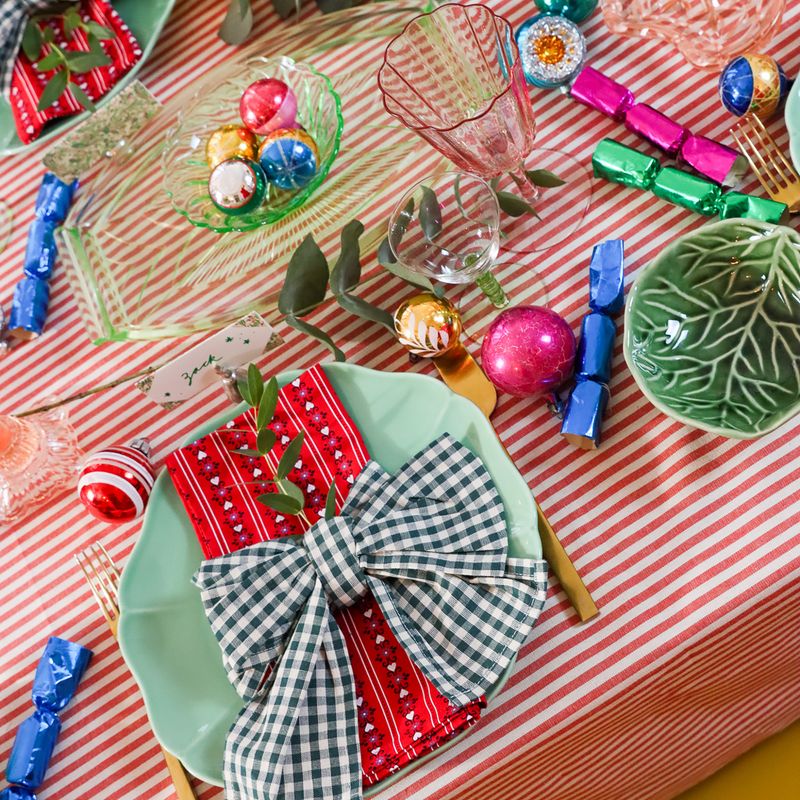 Setting a Christma table: How to lay the table to wow dinner guests