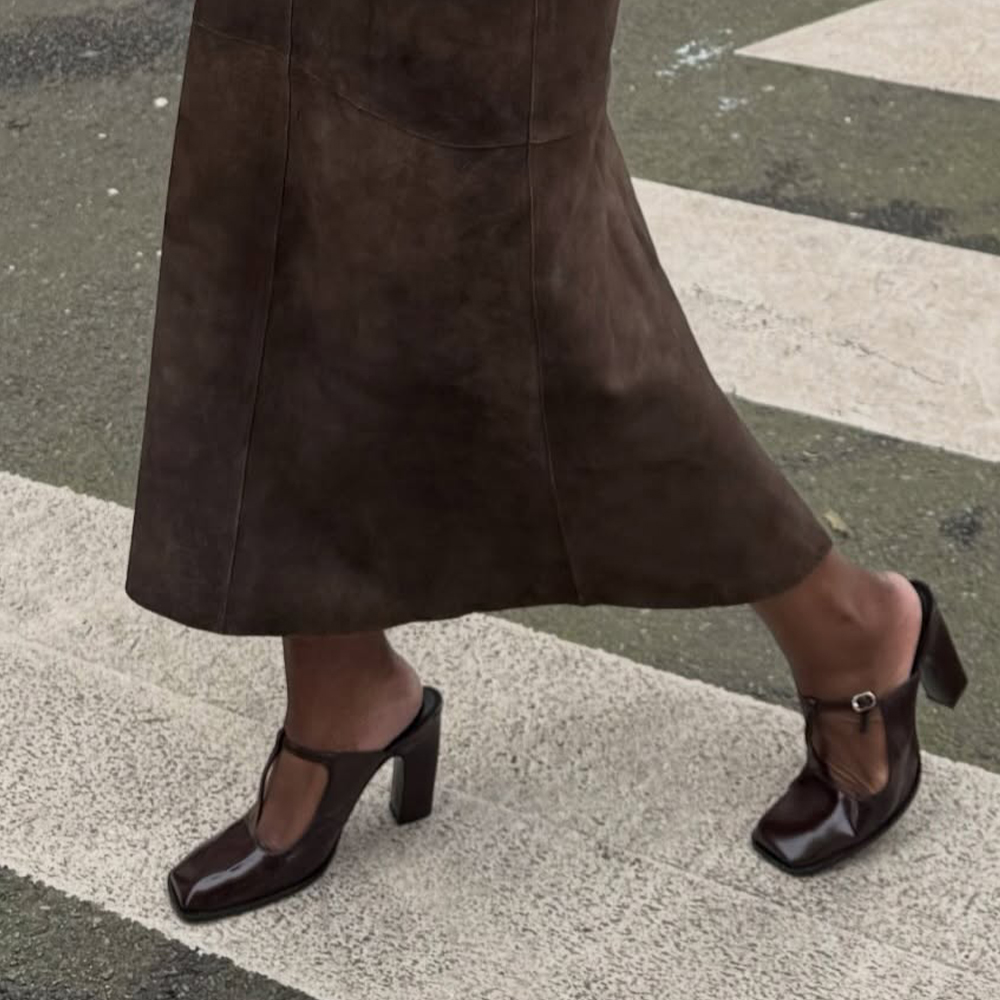 @_livmadeline wearing espresso brown heels with a pony hair skirt