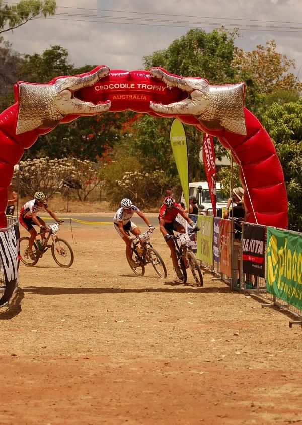 Brentjens leads the sprint.