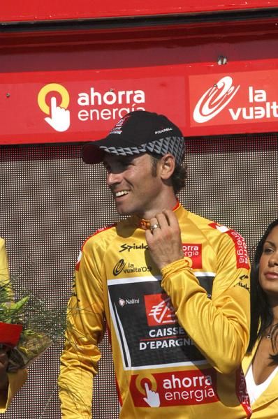 Spaniard Alejandro Valverde (Caisse d'Epargne) remains race leader, his second day at the 2009 Vuelta a Espa&ntilde;a, 11th career.