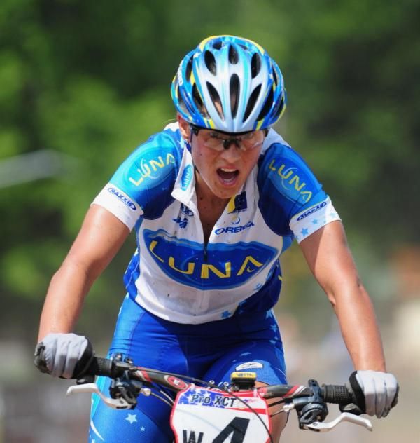 Katerina Nash (Luna Womens MTB) takes second place.