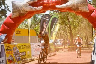 Stage 8 - Duyn wins stage among bush fires and crocodiles