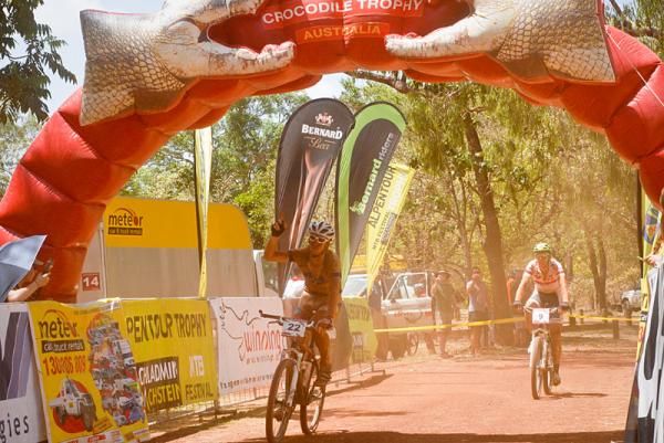 Huub Duyn (Darrell Lee-Donckers Koffie Cycling 1) wins the stage